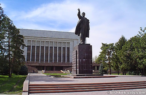 Памятник В.И.Ленину в Бишкеке