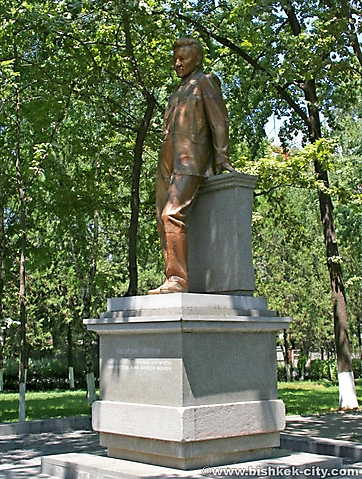 Памятник Насирдину Исанову
