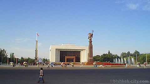 Центральная площадь. Музей В.И.Ленина