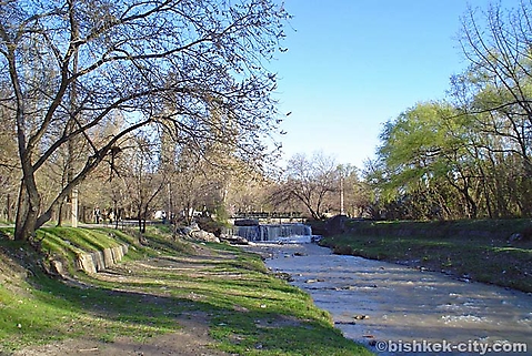 Река Ала-Арча весной