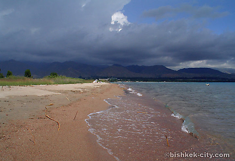 Озеро Иссык-Куль. г.Чолпон-Ата. Дикий пляж